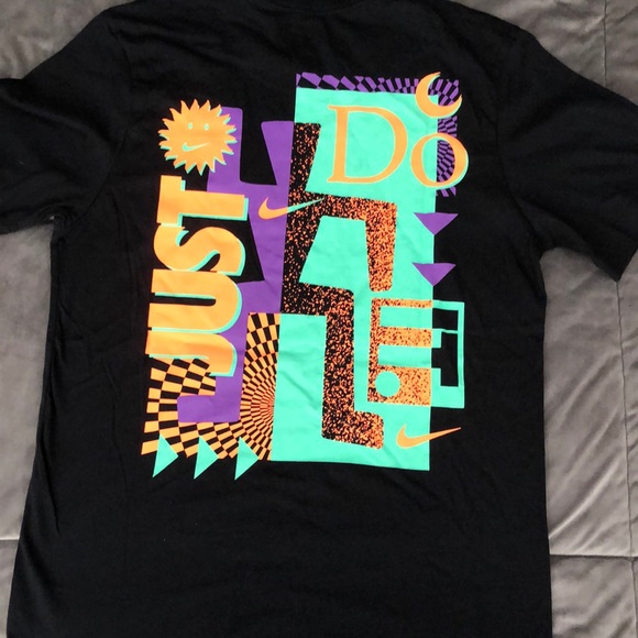 Nike Tee. Black shirt size small. - Picture 5 of 6